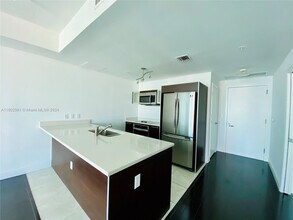 1900 N Bayshore Dr, Unit 2305 in Miami, FL - Foto de edificio - Building Photo