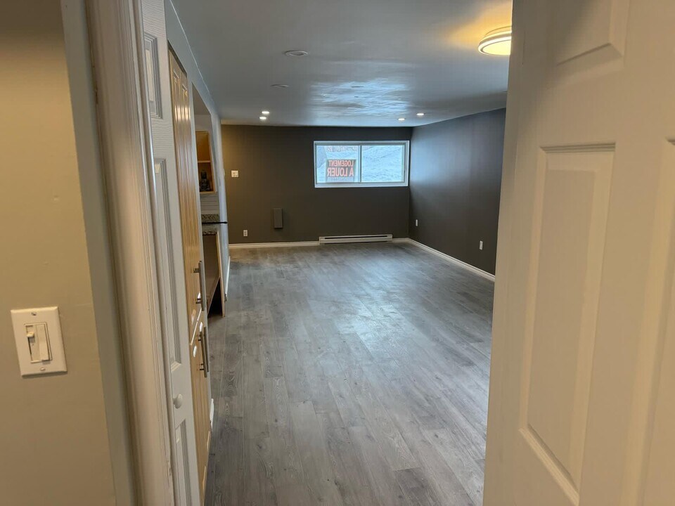 5755 Trinity Av in Cote-St-Luc, QC - Building Photo