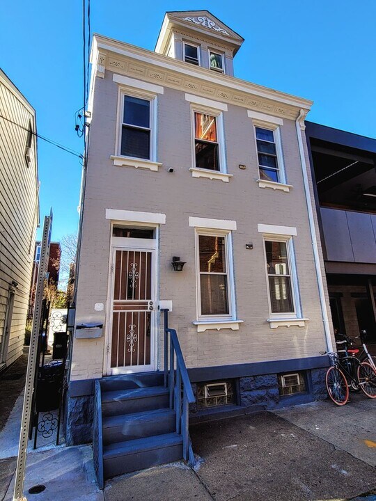 102 S 16th St in Pittsburgh, PA - Building Photo