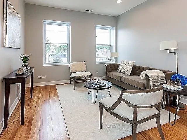 2343 W Foster Ave, Unit 2 in Chicago, IL - Foto de edificio - Building Photo