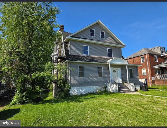 3811 Barrington Rd, Unit 2