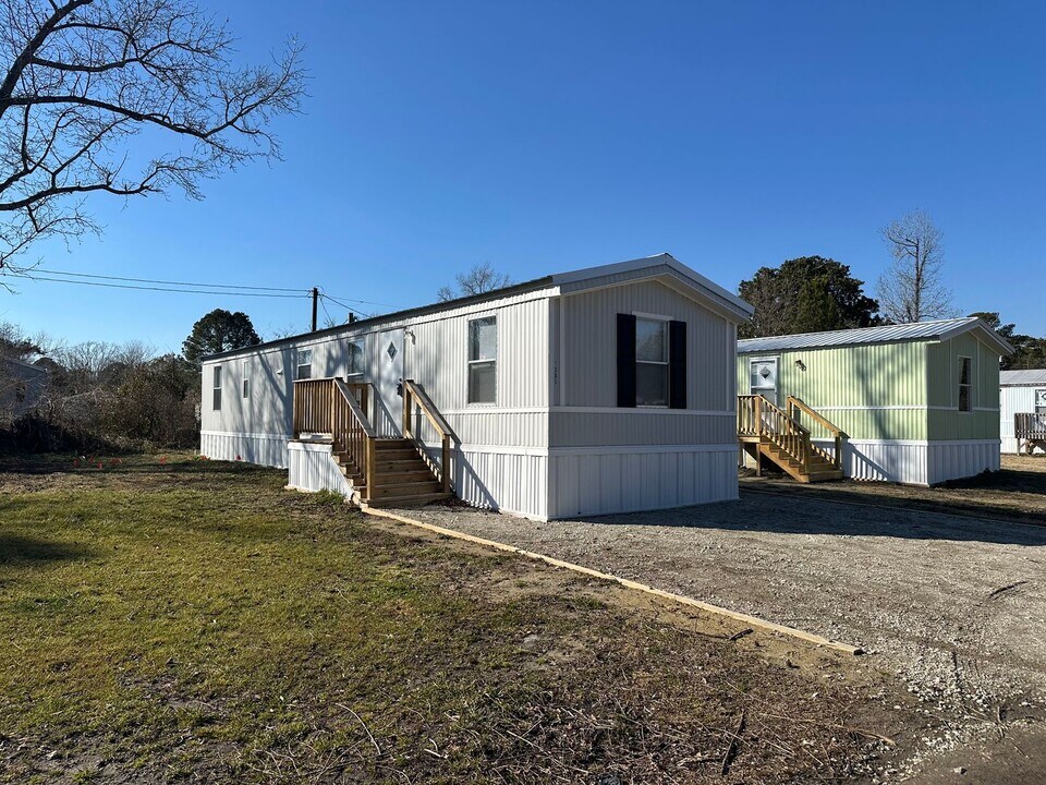 1305 13th St in Piney Green, NC - Building Photo