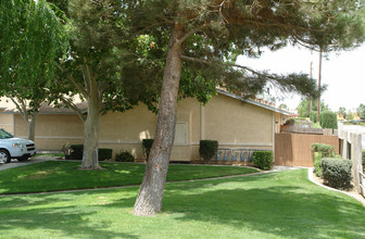 Desert Terrace Apartments in Hesperia, CA - Building Photo - Building Photo