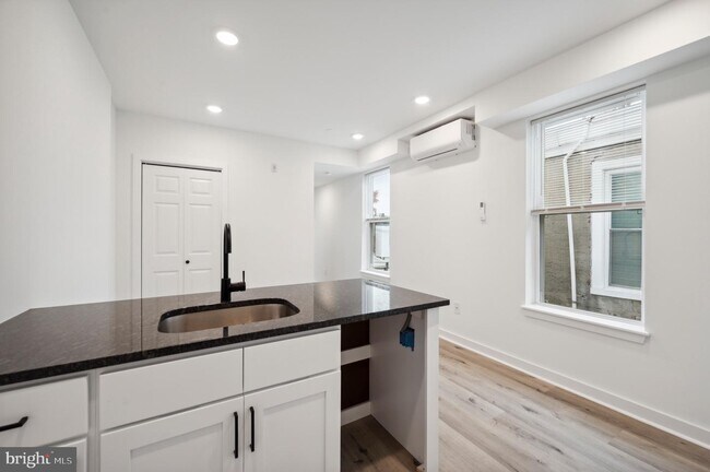 3458 Frankford Ave photo'