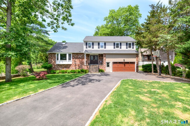 property at 44 Newfield Ct