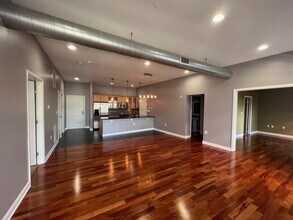34 W Poplar Ave in Columbus, OH - Foto de edificio - Building Photo