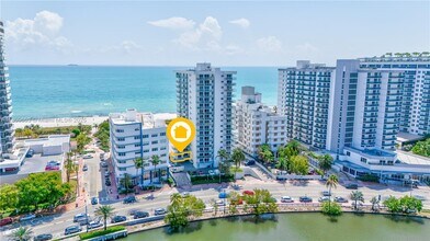 2457 Collins Ave in Miami Beach, FL - Building Photo - Building Photo