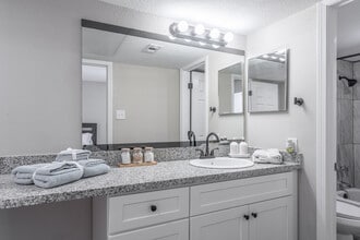 Longfellow Apartments in Beaumont, TX - Building Photo - Interior Photo