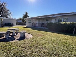 3890 Lakewood Rd in Palm Springs, FL - Building Photo - Building Photo