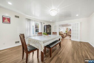 405 Burnet Pl in Paramus, NJ - Building Photo - Building Photo