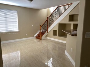 4890 NW 108th Pl in Doral, FL - Building Photo - Building Photo