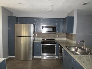 12715 Raeburn Way in Tampa, FL - Building Photo - Building Photo