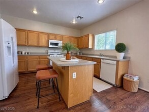 2586 Highland Cliff Dr, Unit 204 in Henderson, NV - Foto de edificio - Building Photo