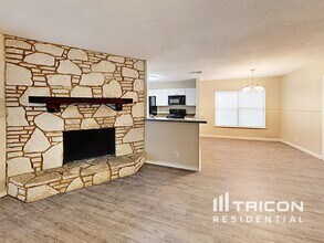 827 Thornedike Dr in San Antonio, TX - Building Photo - Building Photo