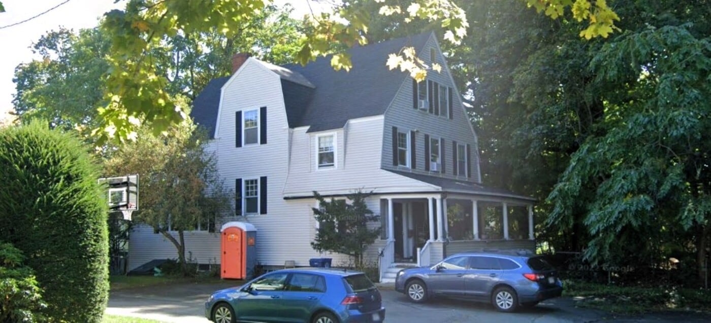 16 Linder Ter in Newton, MA - Foto de edificio