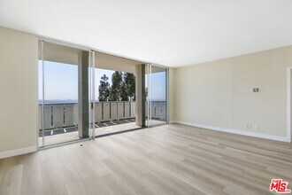 4455 Los Feliz Blvd in Los Angeles, CA - Building Photo - Building Photo