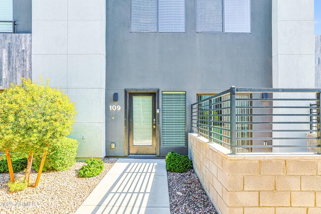 property at 1119 S Stapley Dr