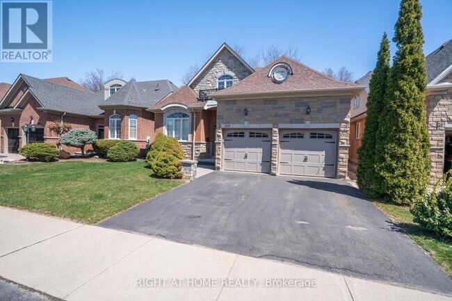113 Mackey Dr in Whitby, ON - Building Photo - Building Photo