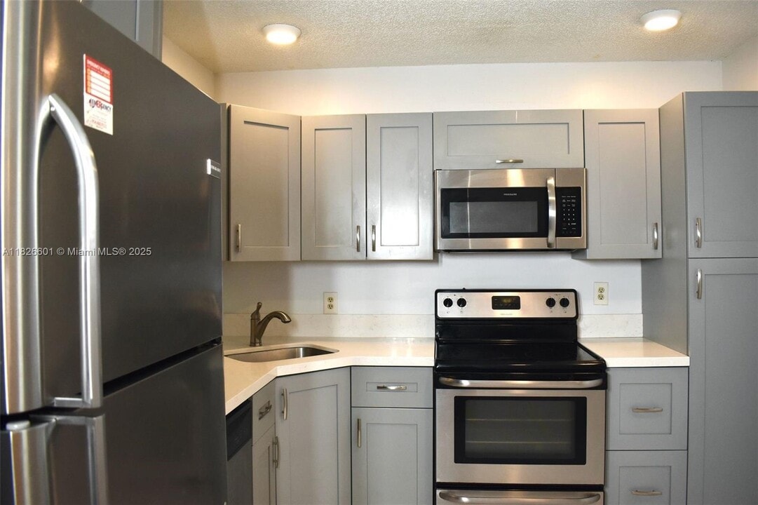 4459 Carambola Cir S in Coconut Creek, FL - Building Photo