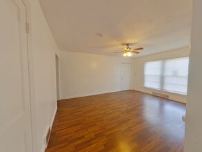 827 S Crestway St in Wichita, KS - Building Photo - Building Photo