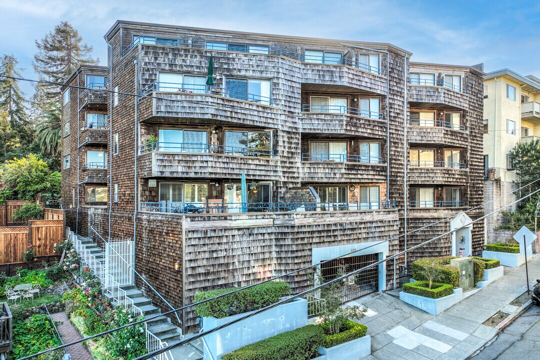 525 Monte Vista Ave in Oakland, CA - Building Photo