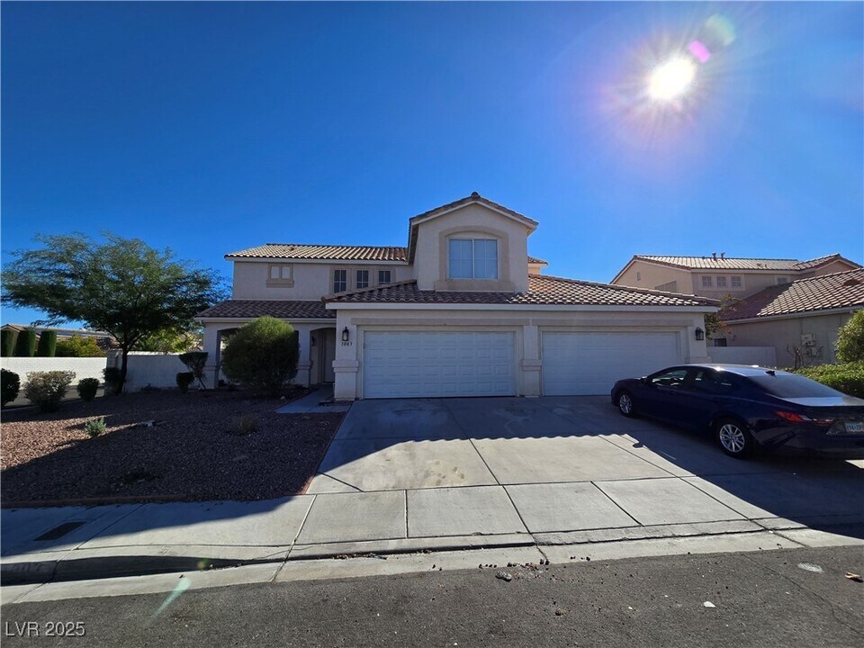 1003 Dover Glen Dr in North Las Vegas, NV - Building Photo