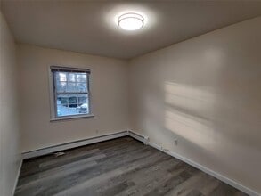 174A Iceland Dr in Huntington Station, NY - Building Photo - Building Photo
