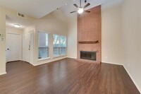 8404 Forest Ln in Dallas, TX - Foto de edificio - Building Photo