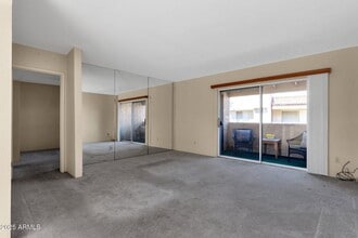 4554 E Paradise Village Pkwy N in Phoenix, AZ - Building Photo - Building Photo