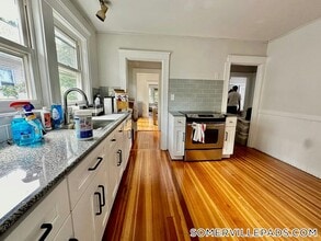 19 Sunset Rd in Somerville, MA - Building Photo - Building Photo