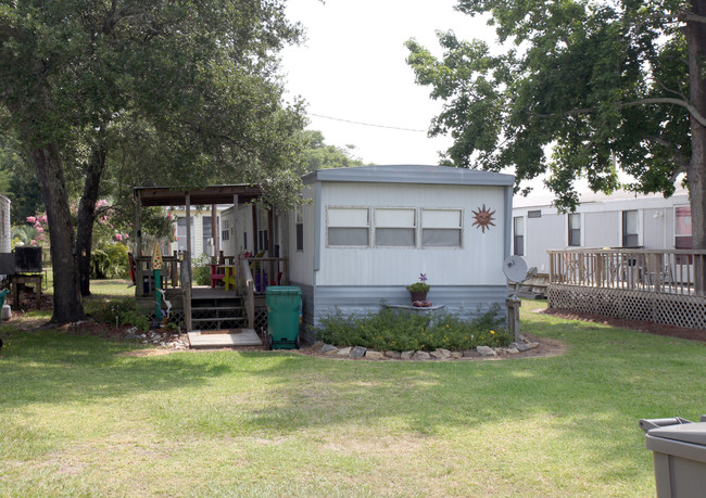 101 Sea Manor Dr in Surf City, NC - Foto de edificio - Building Photo