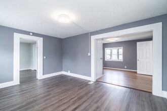 114 Parker Ave in Kendallville, IN - Building Photo - Building Photo