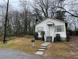 801 Georgia Ave in Forest Park, GA - Building Photo