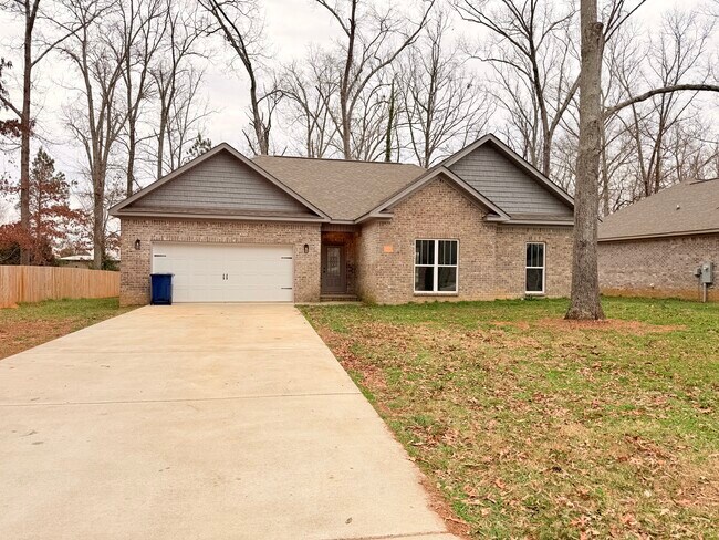 10515 Wall Triana Hwy in Toney, AL - Foto de edificio - Building Photo