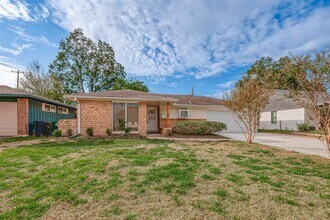 4923 Poinciana Dr in Houston, TX - Building Photo - Building Photo
