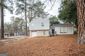 8816 Ashwood Dr in Riverdale, GA - Building Photo - Building Photo