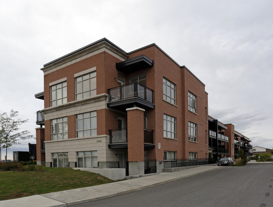 South Station in Ottawa, ON - Building Photo