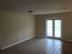 19 Woodston Ln in Palm Coast, FL - Building Photo - Building Photo