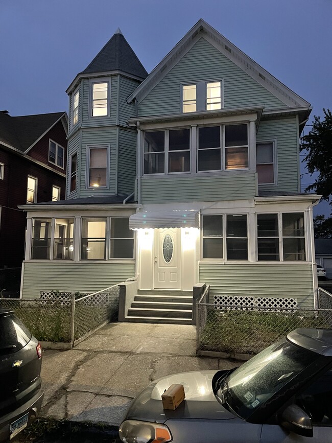 163 Deacon St, Unit 163 DEACON STREET 3RD FLR