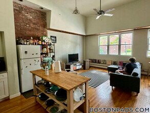 108 Central St in Somerville, MA - Foto de edificio - Building Photo