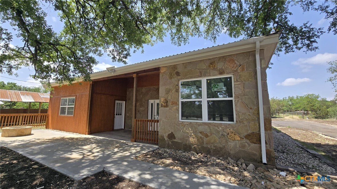 305 Remuda Dr in Liberty Hill, TX - Building Photo