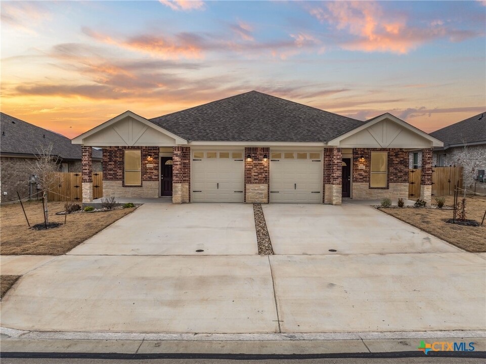 5217 Rose Gdn Lp in Killeen, TX - Building Photo