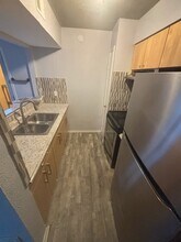 17210 Imperial Valley Dr in Houston, TX - Foto de edificio - Building Photo