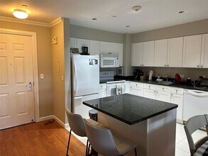 300 Mamaroneck Ave in White Plains, NY - Building Photo - Building Photo
