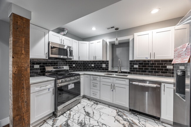 3328 W Congress Pkwy in Chicago, IL - Building Photo - Building Photo