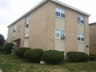 8871 N Cumberland Ave in Niles, IL - Building Photo