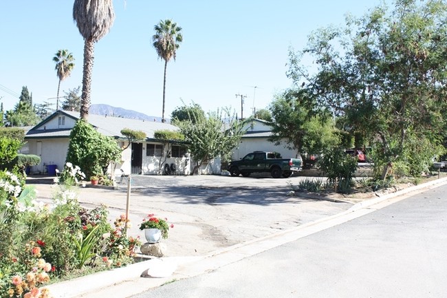 Mentone Boulevard Apartments in Mentone, CA - Building Photo - Building Photo