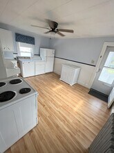 28 Mercier Ave, Unit 2 in Manchester, NH - Foto de edificio - Building Photo