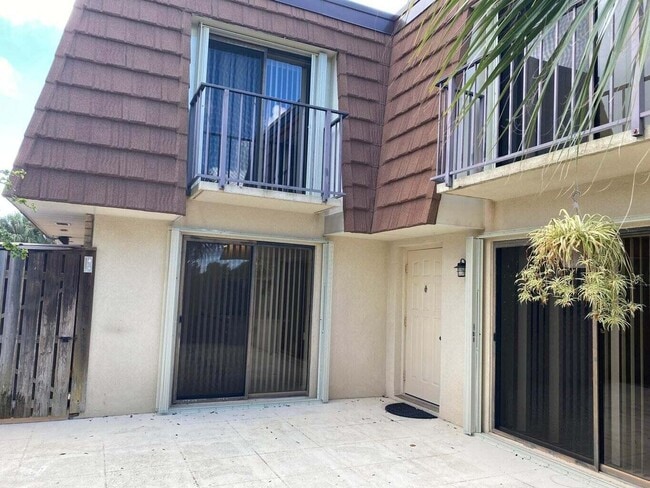 property at 2811 28th Ct