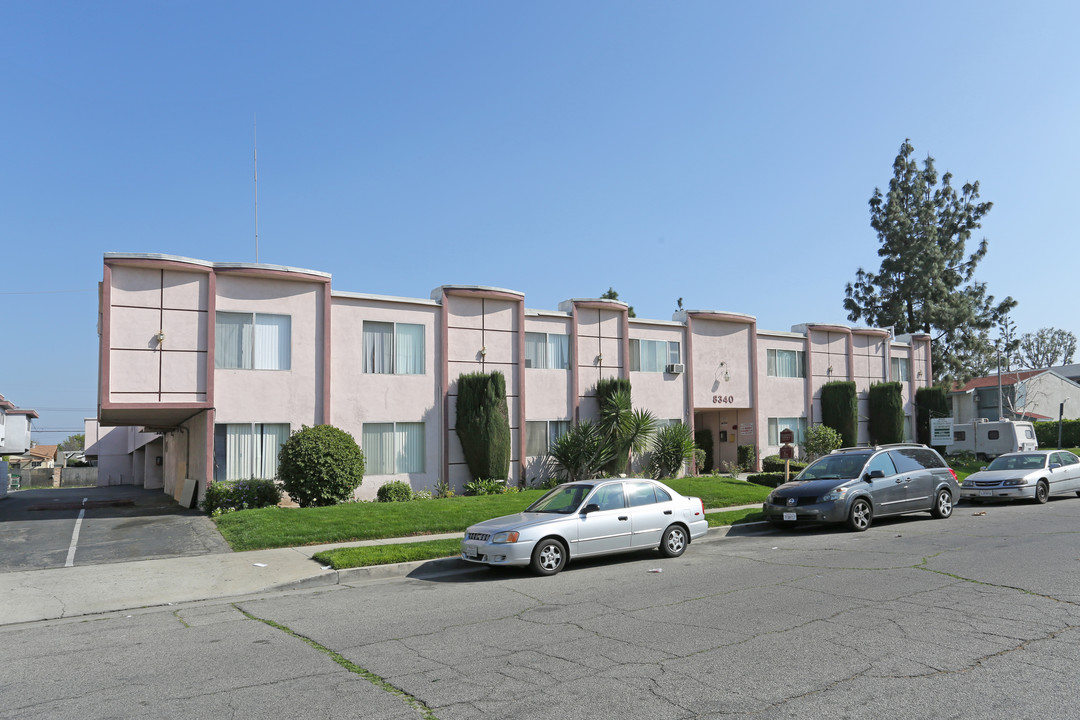 Villa Northgate Apartments in Canoga Park, CA - Foto de edificio